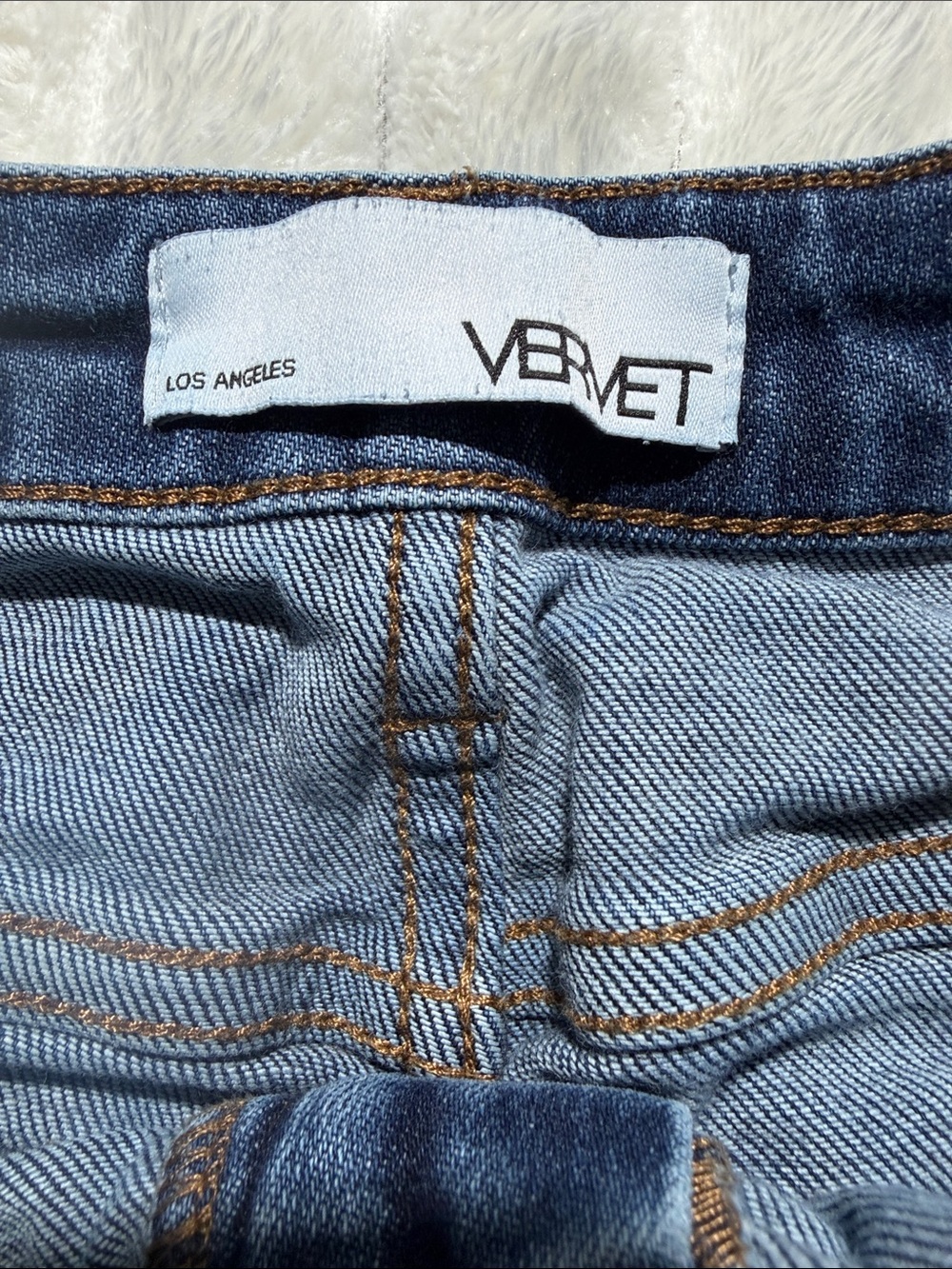 Vervet Women’s Blair Bell Bottom Jeans Medium Wash Size 31 - Picture 4 of 6
